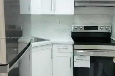 606 W 81st St #407, Hialeah: photo 1 of 9