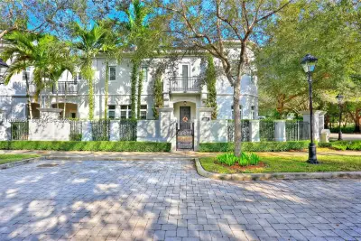10195 SW 75th Pl, Pinecrest: photo 1 of 36
