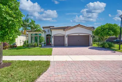 7832 Deer Lake Ct, Parkland: photo 1 of 40