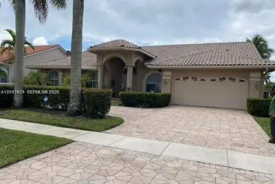 531 NW 108th Ave, Plantation: photo 1 of 14