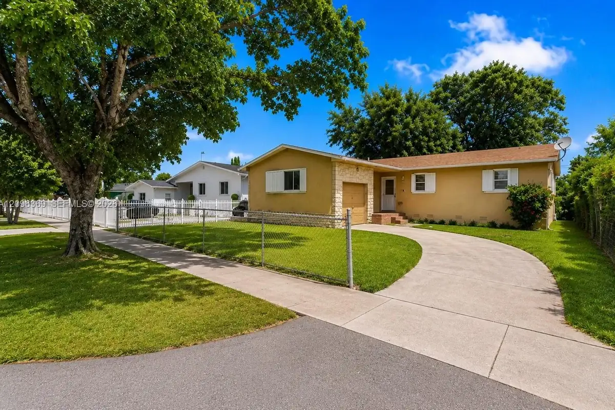 3031 NW 69th Ter, Miami: photo 1 of 13