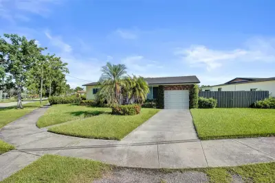 9105 Little River Dr, Miami: photo 1 of 25