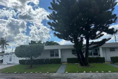 510 NE 4th Ave, Hallandale Beach: photo 1 of 35