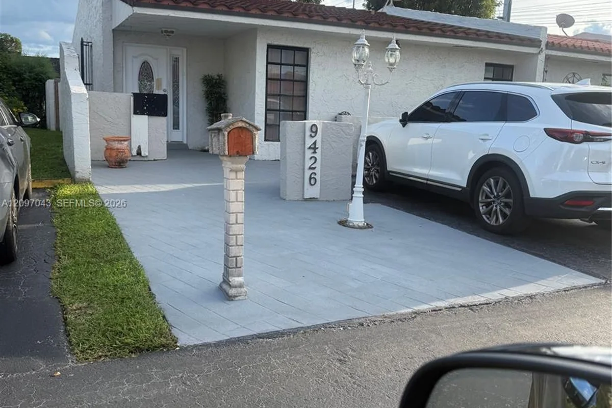 9426 SW 6th Ln, Miami: photo 1 of 12