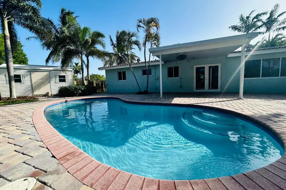 328 SE 6th Ave, Deerfield Beach: photo 1 of 27