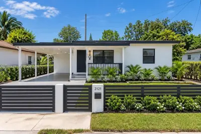 2121 NW 86th Ter, Miami: photo 1 of 30