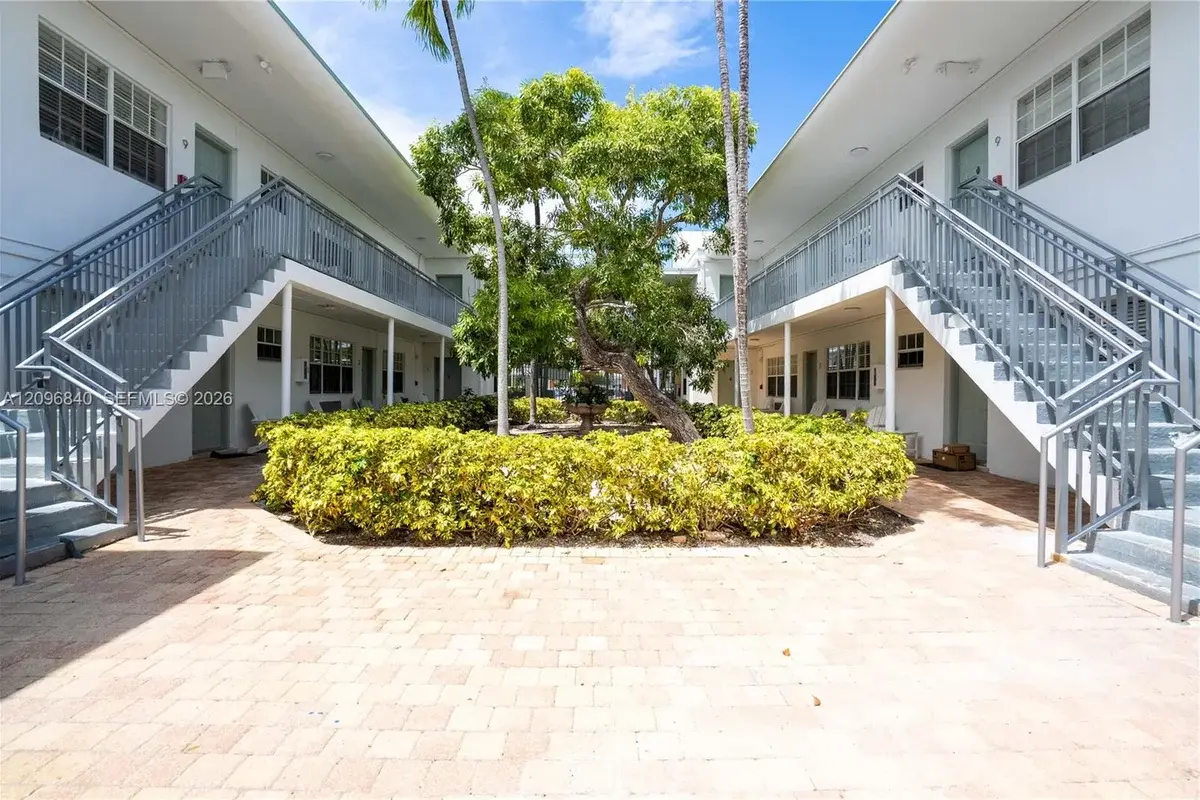 330 84th St #11, Miami Beach: photo 1 of 12