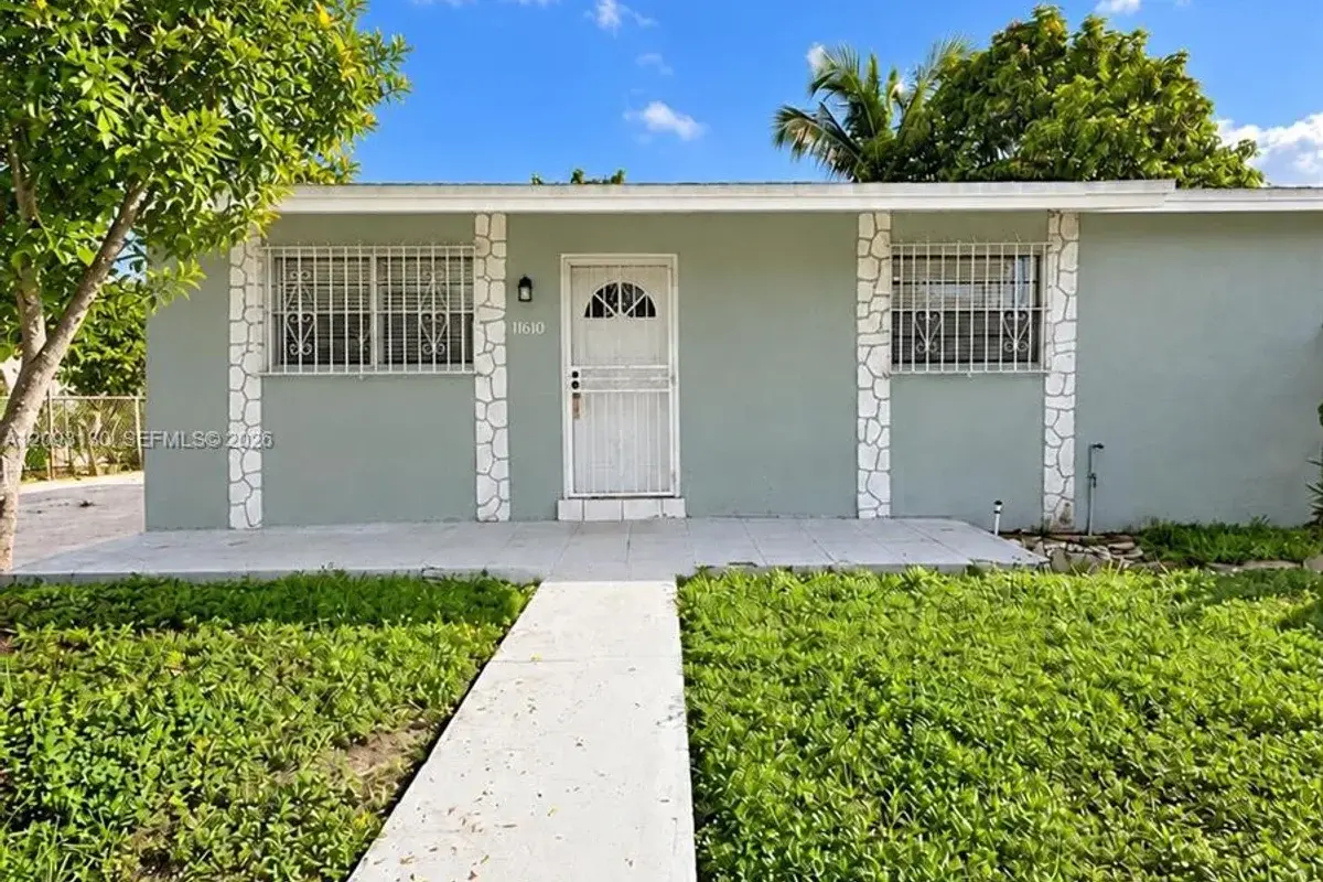 11610 SW 181st St, Miami: photo 1 of 15