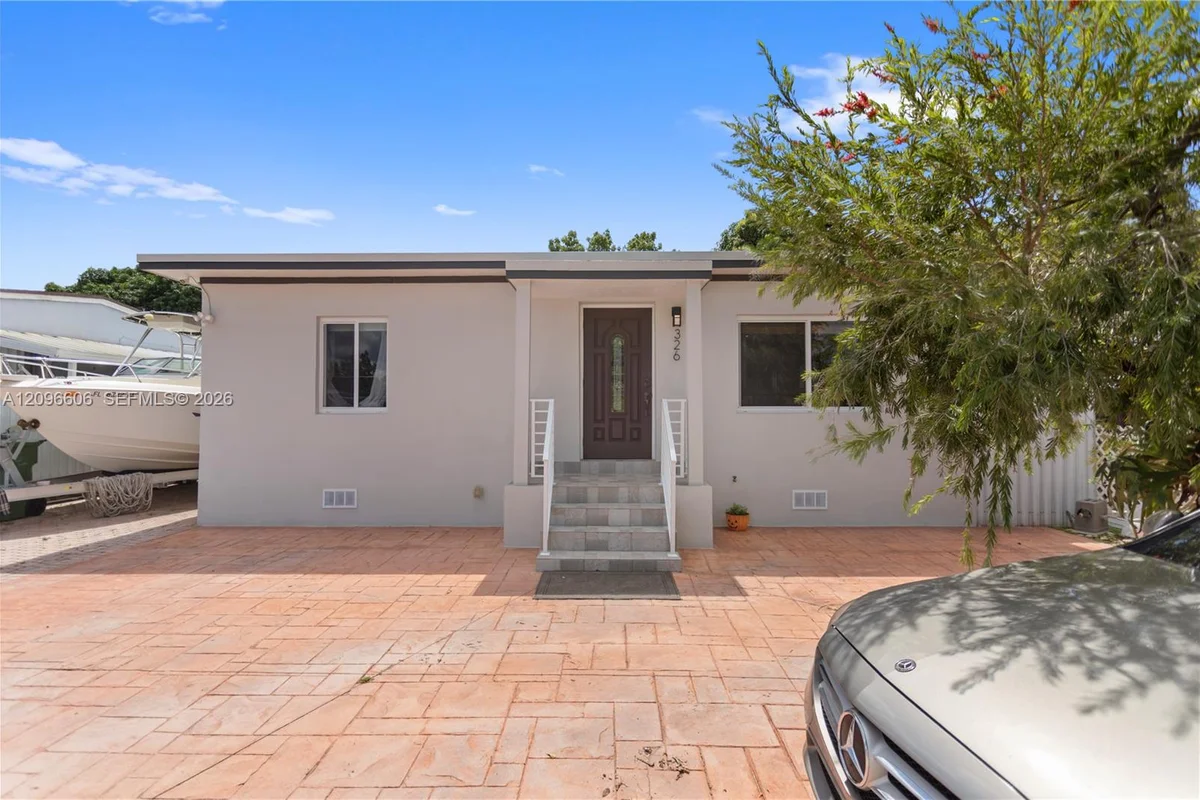 326 E 44th St, Hialeah: photo 1 of 45