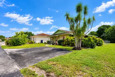 4601 SW 137th Ct, Miami: photo 1 of 19