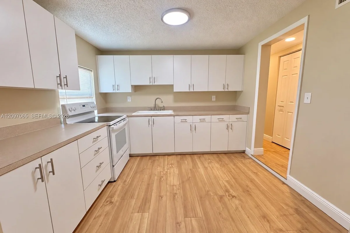 460 N Deerfield Ave, Deerfield Beach: photo 1 of 8