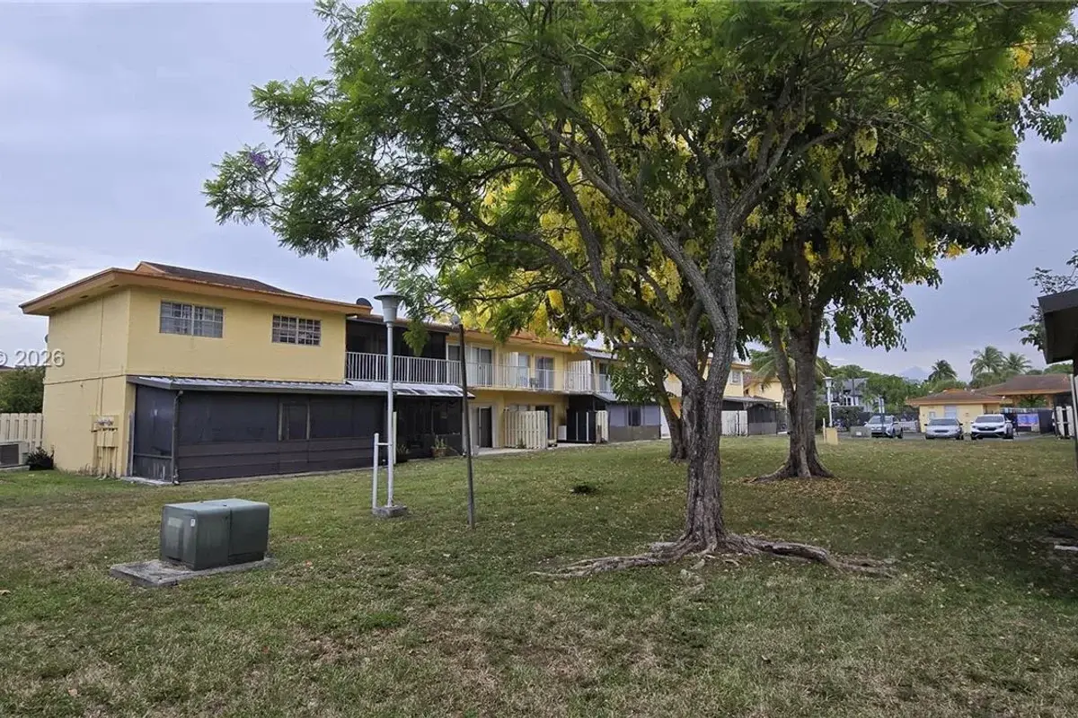 8350 SW 154th Ave #6, Miami: photo 1 of 34