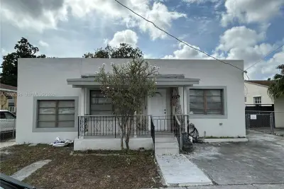 3500 NW 16th St, Miami: photo 1 of 16