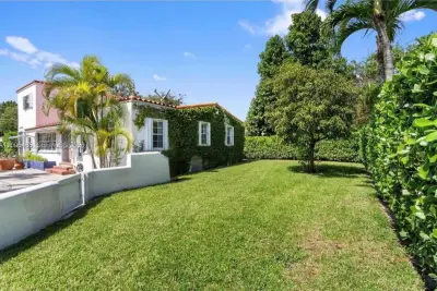 1105 NE 119th St #A, Biscayne Park: photo 1 of 9