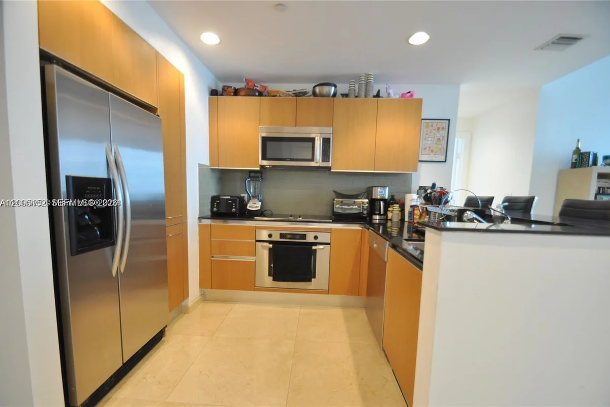 1060 Brickell Ave #3111, Miami: photo 1 of 18