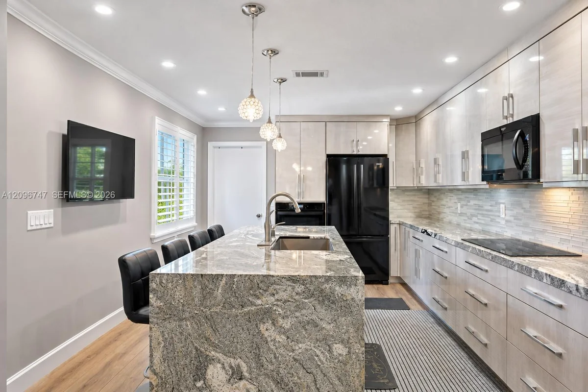 3237 Deer Creek Lake Shore Dr, Deerfield Beach: photo 1 of 33