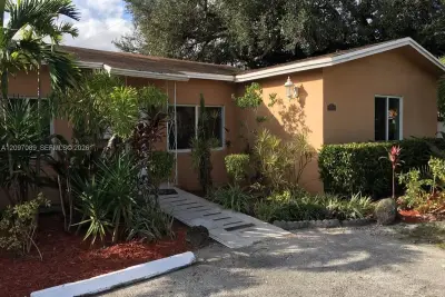 6134 SW 22nd St, Miami: photo 1 of 16