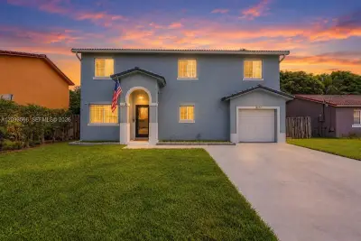 18047 SW 154th Ct, Miami: photo 1 of 30