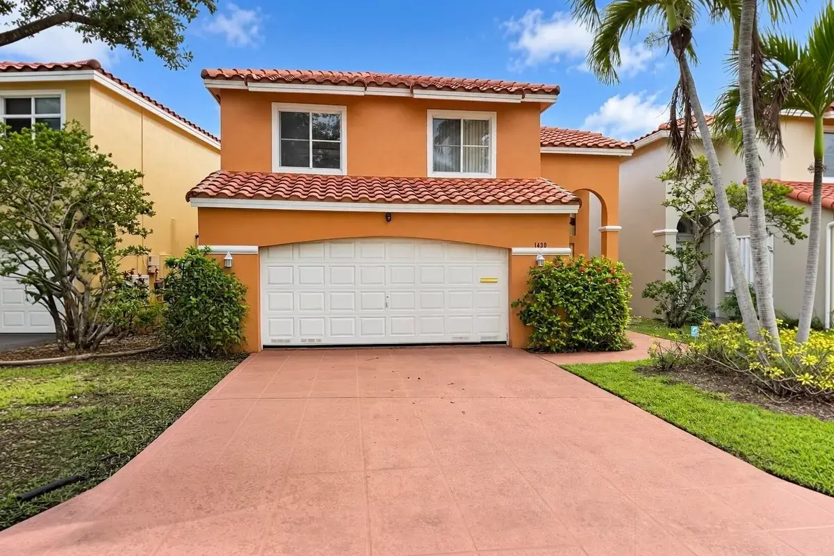 1430 N Trafalgar Cir, Hollywood: photo 1 of 24