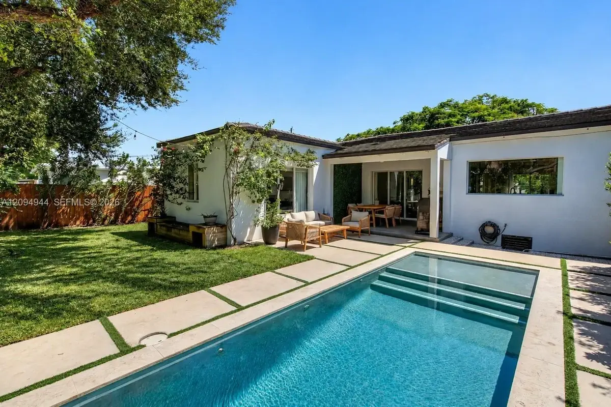 1867 SW 14th Ter, Miami: photo 1 of 39