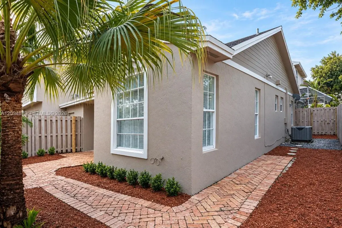 12201 SW 148th St #901, Miami: photo 1 of 22