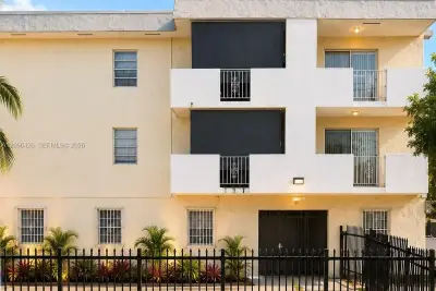 2725 W Okeechobee Rd #43, Hialeah: photo 1 of 6