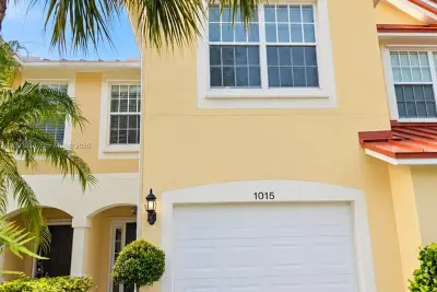 1015 Pinewood Lake Ct, Greenacres: photo 1 of 21