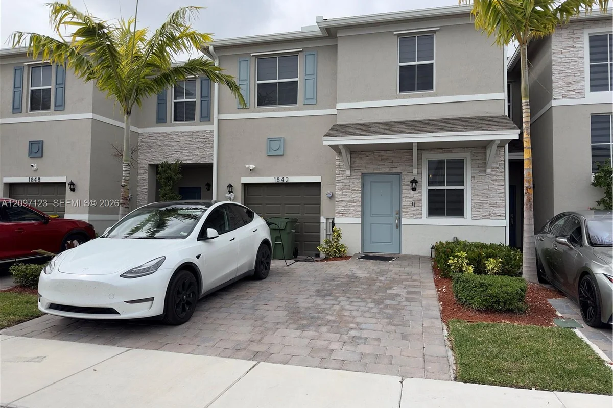 1842 SE 7th Ter, Homestead: photo 1 of 34