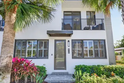 410 SE 12th Ct, Fort Lauderdale: photo 1 of 65