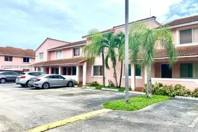 8025 Lake Dr #204, Doral: photo 1 of 13