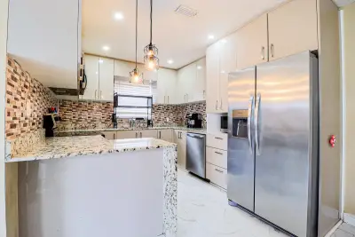 219 NE 6th Ave, Boynton Beach: photo 1 of 10