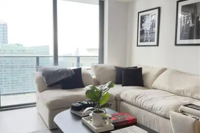 55 SW 9th St #3505, Miami: photo 1 of 11