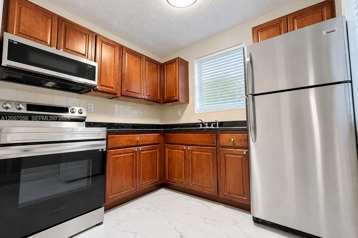 616 SW 14th Ave #205, Fort Lauderdale: photo 1 of 27