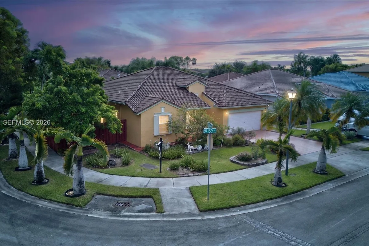 14639 SW 159th Pl, Miami: photo 1 of 48