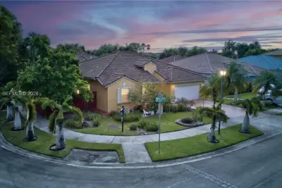 14639 SW 159th Pl, Miami: photo 1 of 48