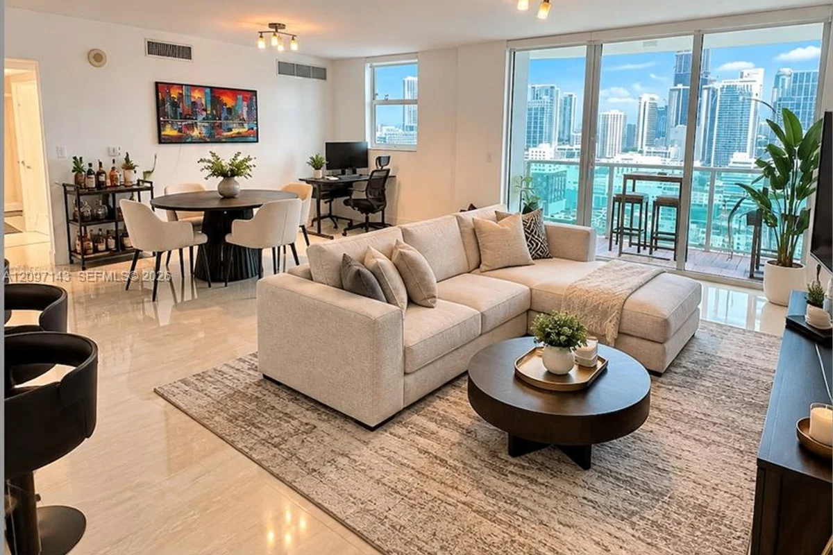 31 SE 5th St #2801, Miami: photo 1 of 24