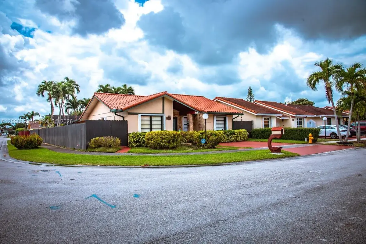 14512 SW 96th Ter, Miami: photo 1 of 21
