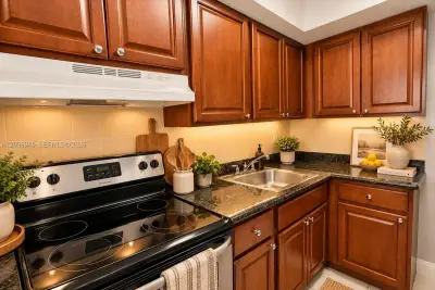 626 SW 14th Ave #109, Fort Lauderdale: photo 1 of 30