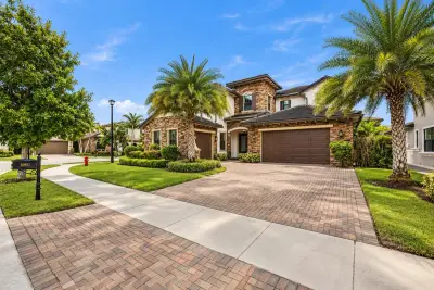 10982 Pinnacle Way, Parkland: photo 1 of 95