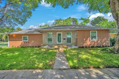 450 NE 15 Ave, Fort Lauderdale: photo 1 of 25