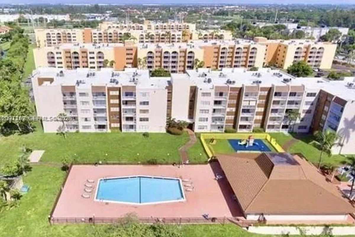 6950 Miami Gardens Dr #2-508, Hialeah: photo 1 of 32
