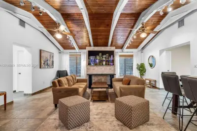 3225 SW 58th Ave, Miami: photo 1 of 28