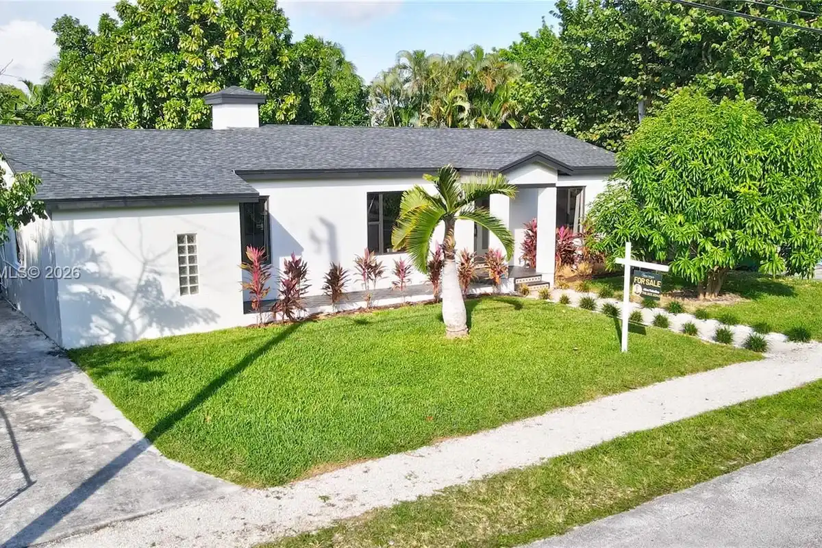347 NE 110th St, Miami: photo 1 of 37