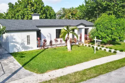 347 NE 110th St, Miami: photo 1 of 37