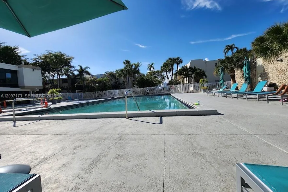 20200 W Country Club Dr #109, Aventura: photo 1 of 4