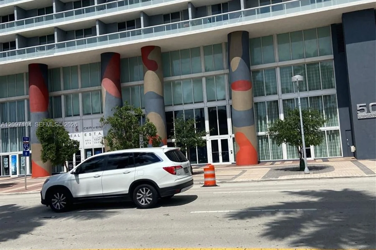 50 Biscayne Blvd #2906, Miami: photo 1 of 14