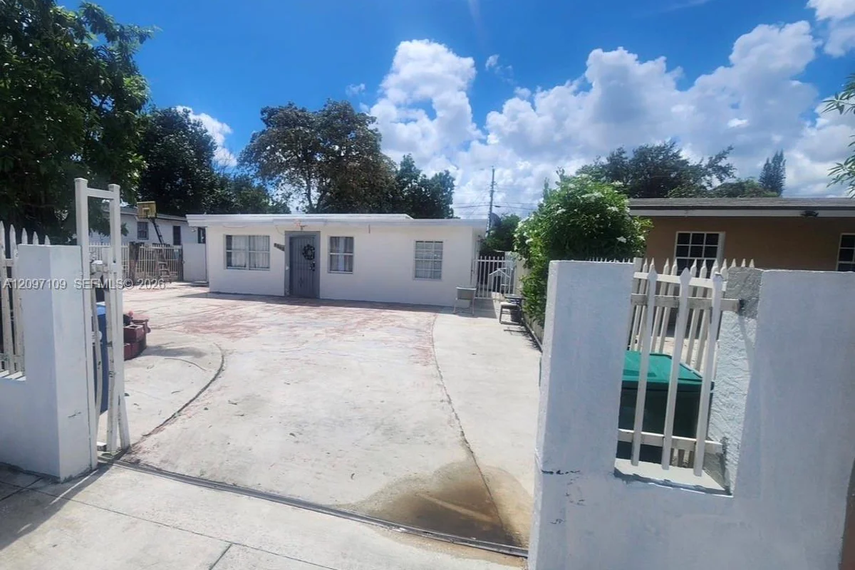 3042 NW 95th Ter, Miami: photo 1 of 12