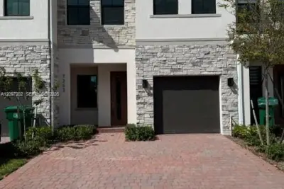 7263 SW 46 St, Davie: photo 1 of 18