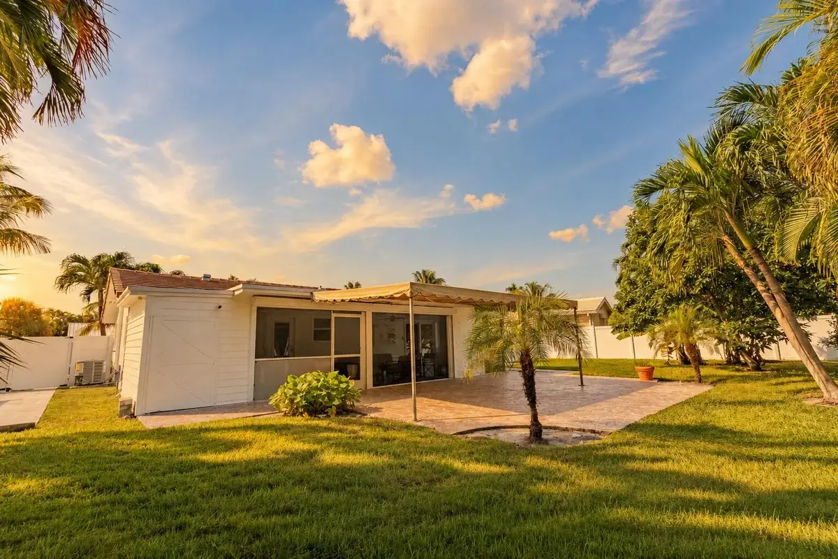 121 Tacoma Ln, Palm Beach Shores: photo 1 of 15