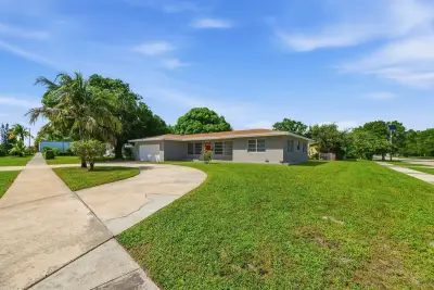 207 Bayberry Dr, Lake Park: photo 1 of 38